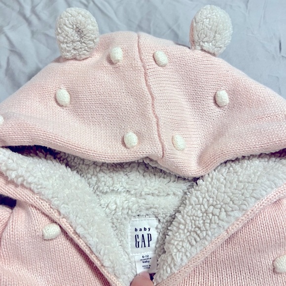 Super warm and elegant baby sweater from Gap - Picture 2 of 4